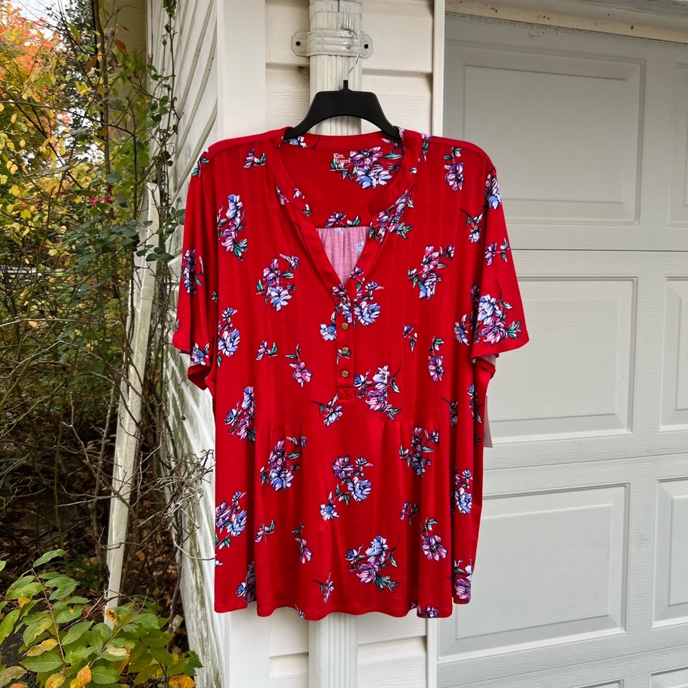 NWT Kim Rogers Pretty & Soft Red Floral Pleated Front Top 2X - Picture 6 of 6